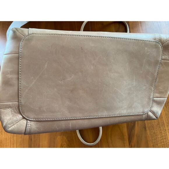 Aritzia Auxiliary Tan Leather Bag - Picture 2 of 5
